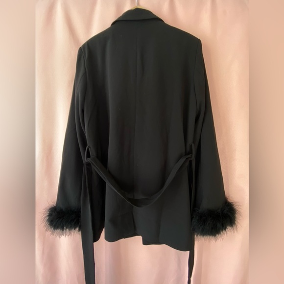 NASTY GAL COLLECTION BELTED BLAZER WITH FEATHER CUFFS - Picture 4 of 7
